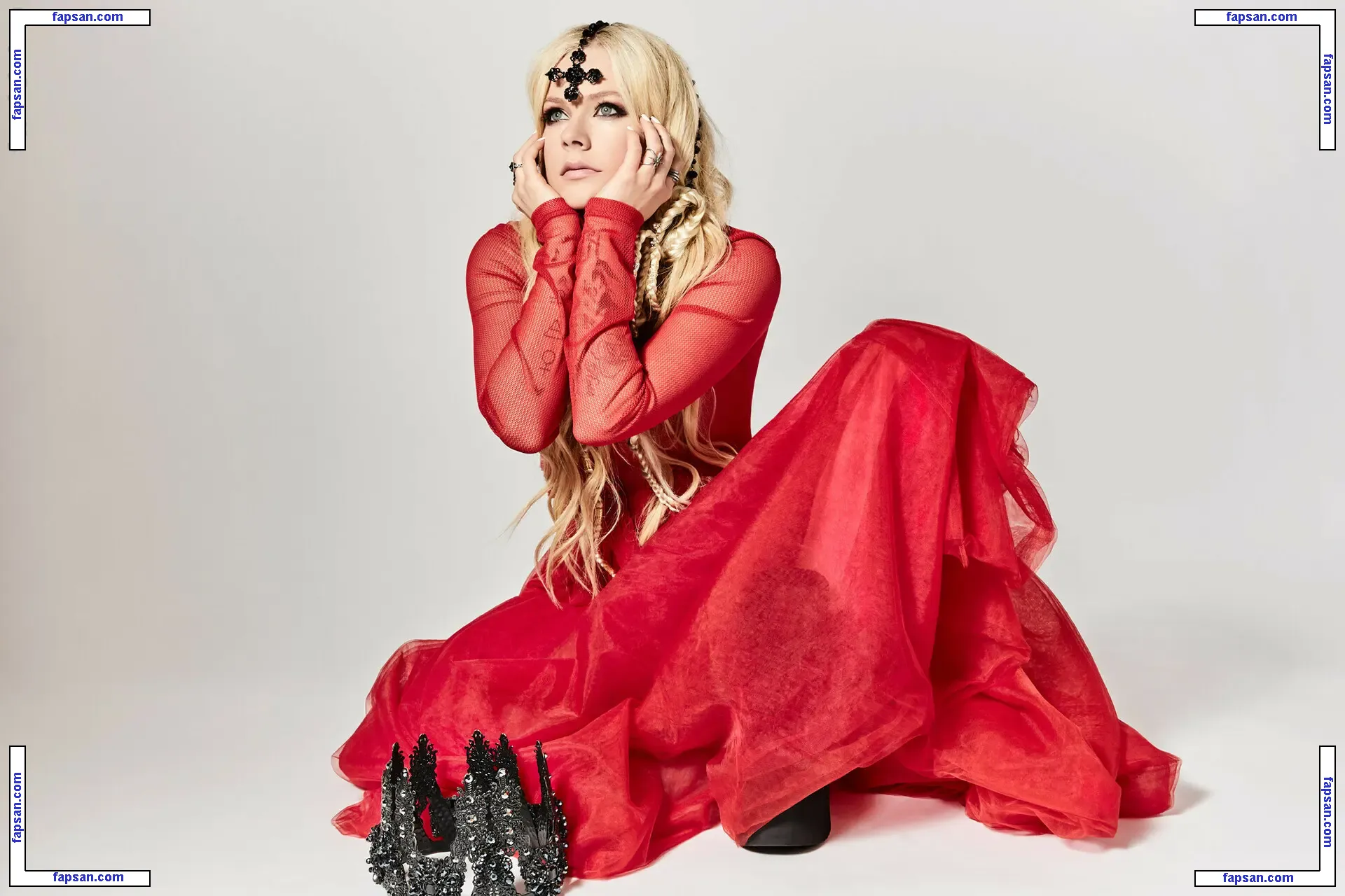 Avril Lavigne nude photo #1713 from OnlyFans