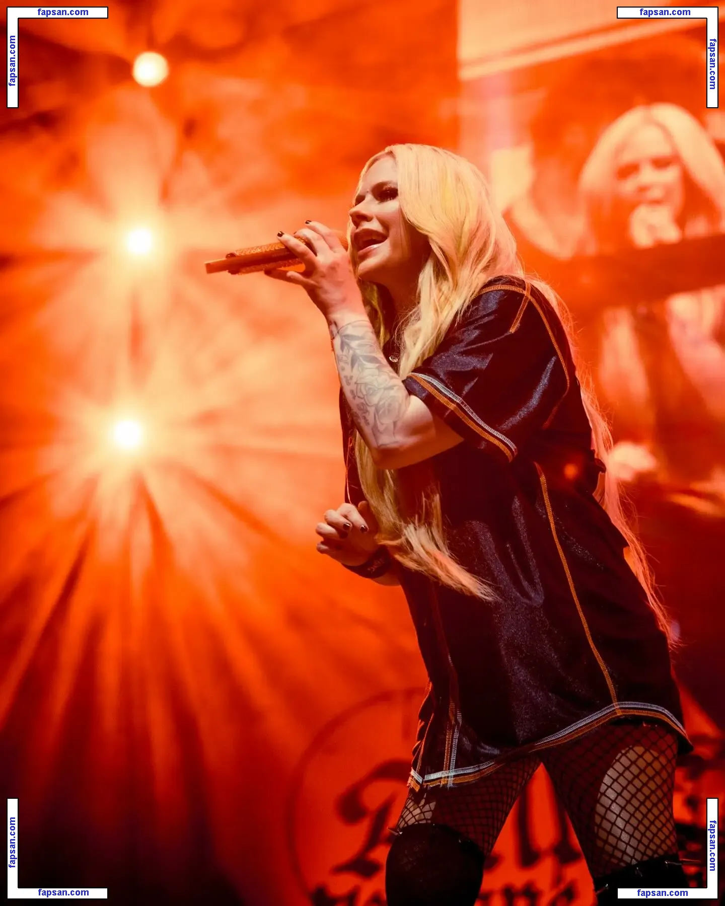 Avril Lavigne голая фото #2049 с Онлифанс