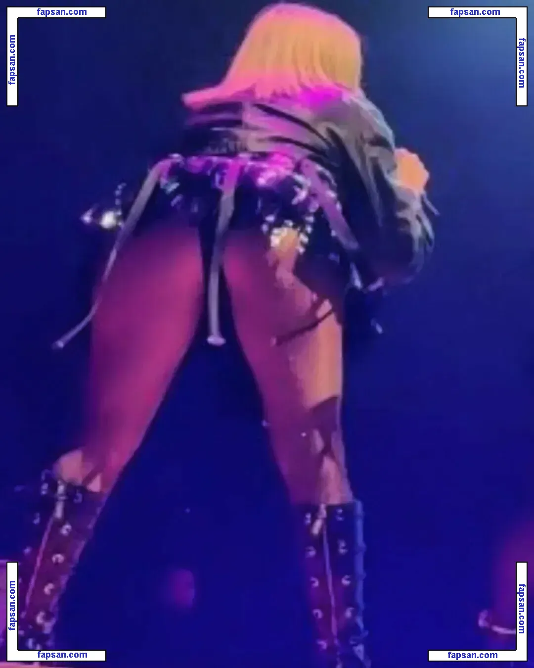 Avril Lavigne nude photo #2055 from OnlyFans