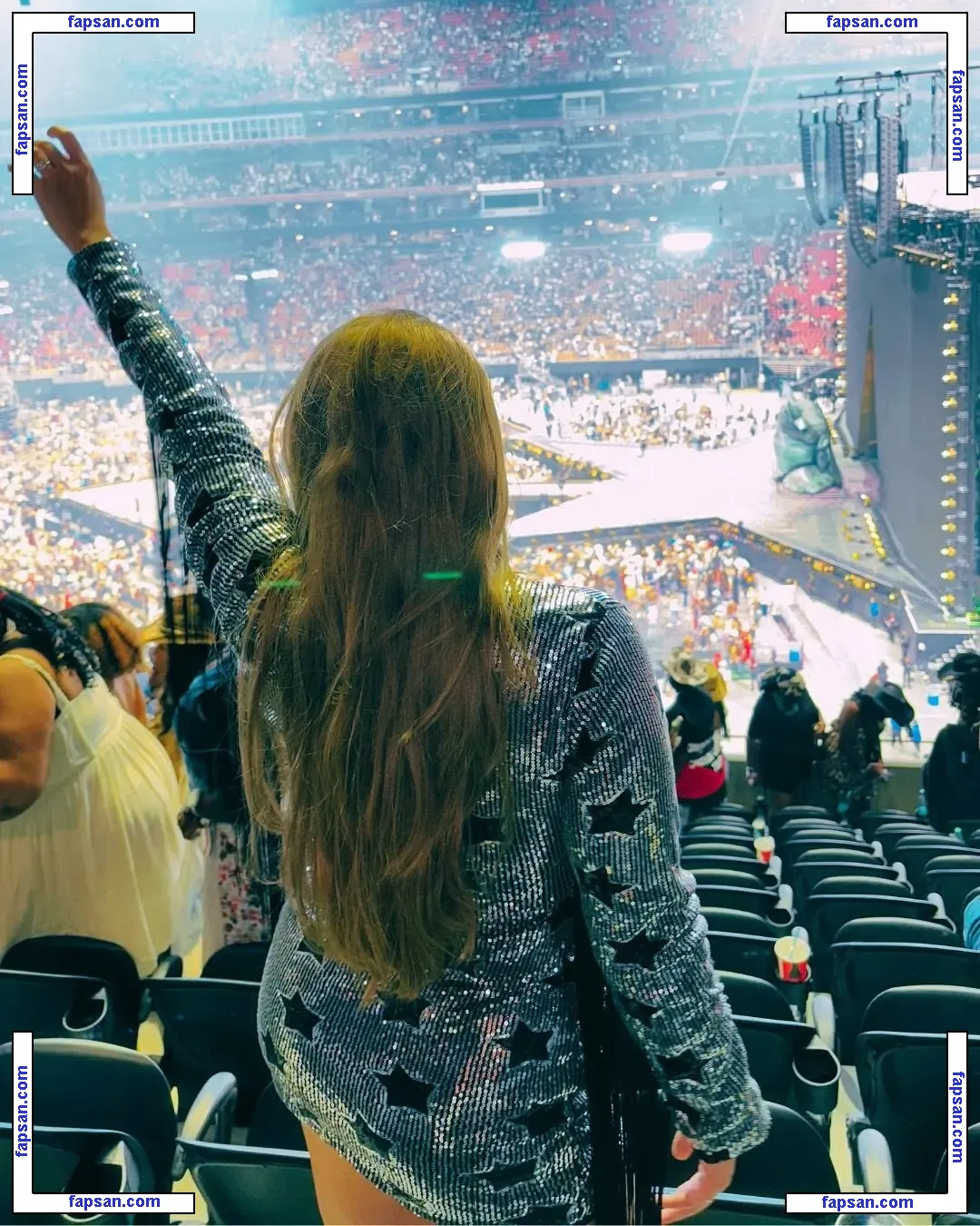 Awalmartparkinglott голая фото #0002 с Онлифанс