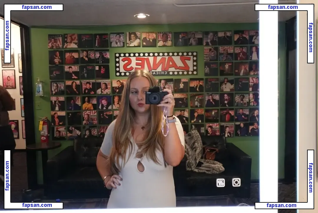 Awalmartparkinglott голая фото #0005 с Онлифанс