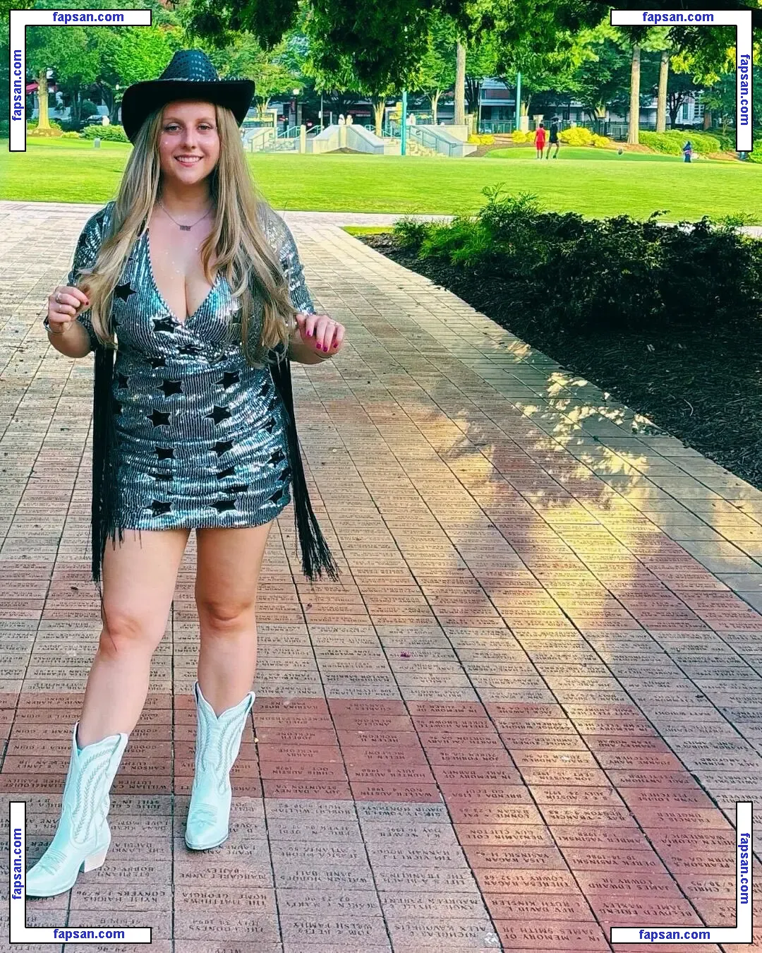 Awalmartparkinglott голая фото #0014 с Онлифанс