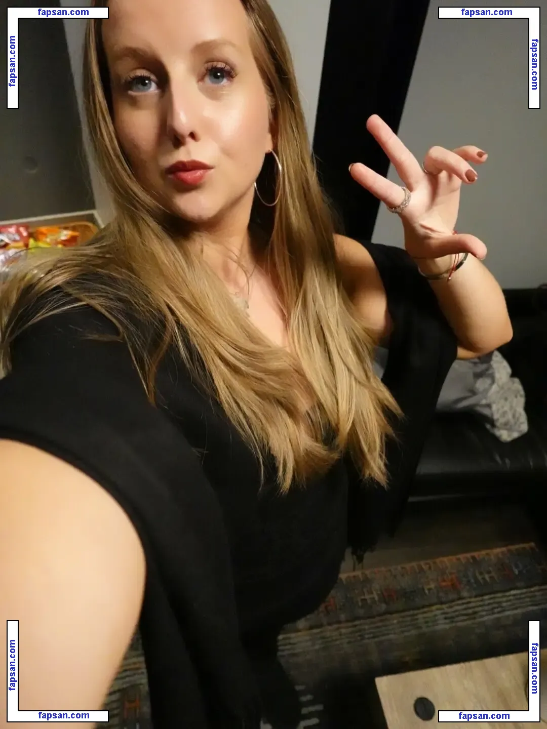 Awalmartparkinglott голая фото #0021 с Онлифанс