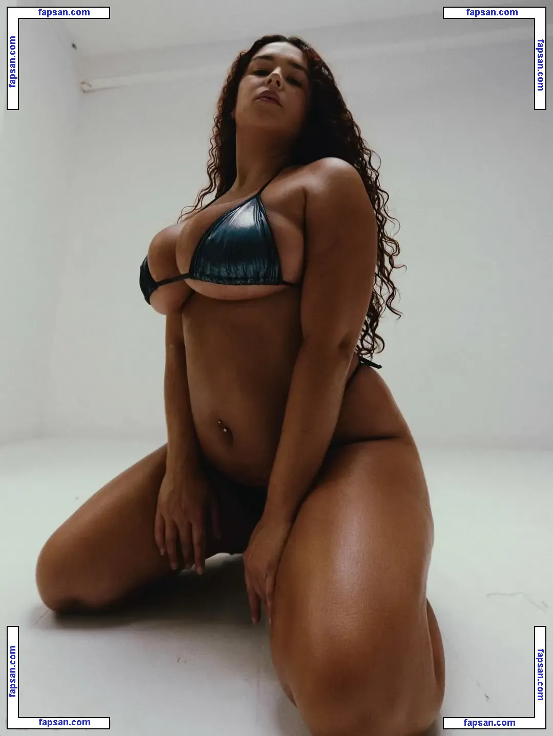 axellesuzukisinclair голая фото #0002 с Онлифанс