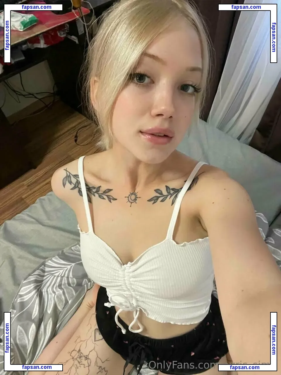 ayris_simp nude photo #0021 from OnlyFans