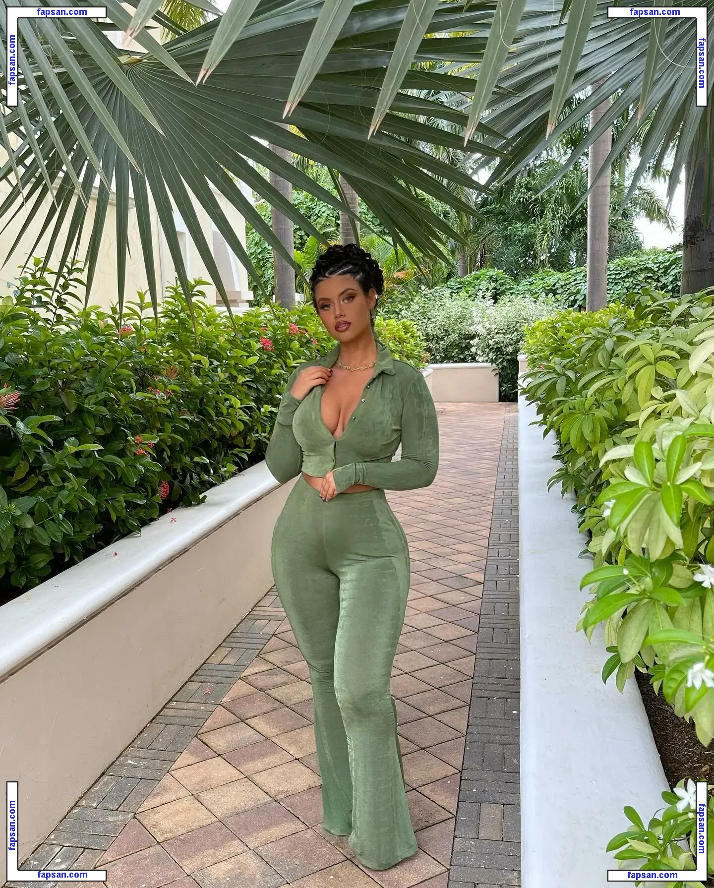 Baharbaby nude photo #0001 from OnlyFans