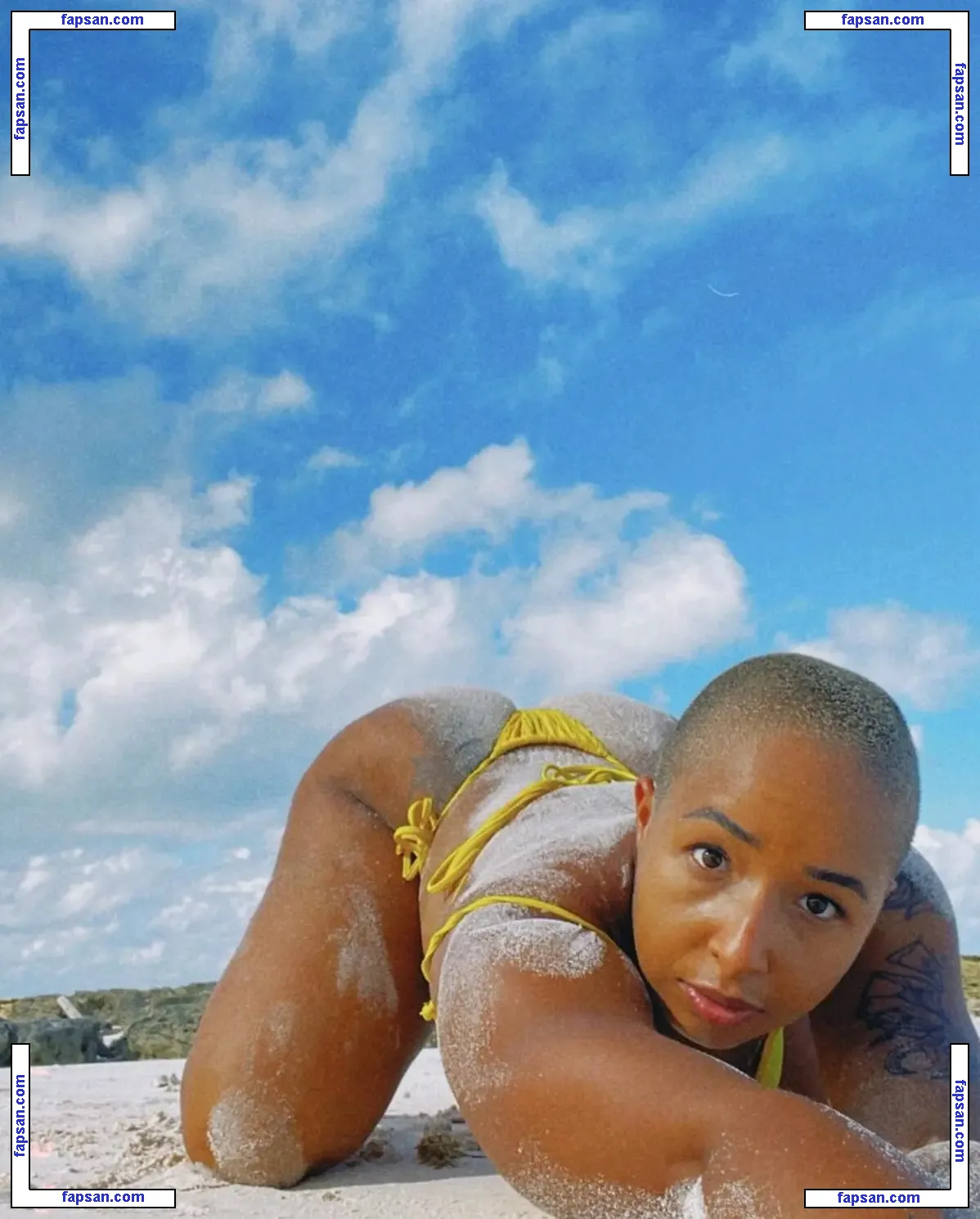 Bahayogi Alex Kaufmann голая фото #0001 с Онлифанс