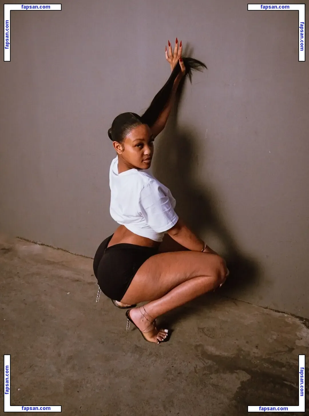 Bardii Barbiiana nude photo #0002 from OnlyFans