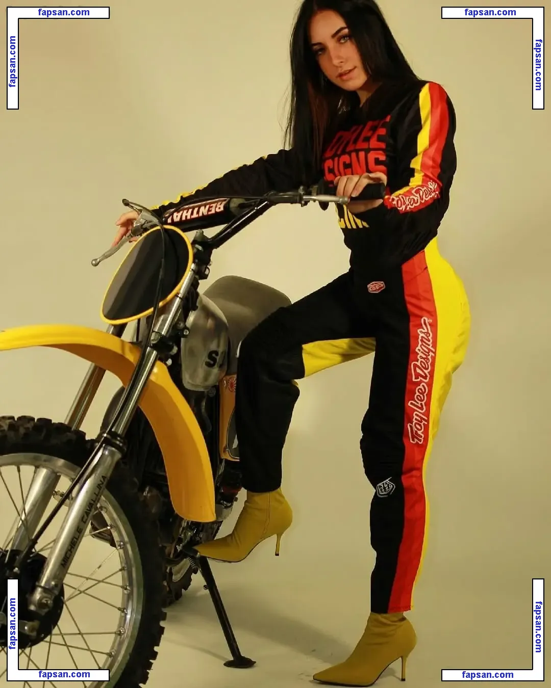 bbeeuuzz голая фото #0013 с Онлифанс