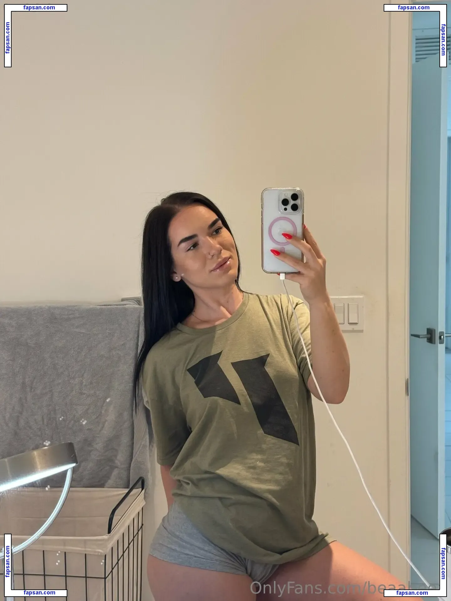 beaabeea nude photo #0001 from OnlyFans