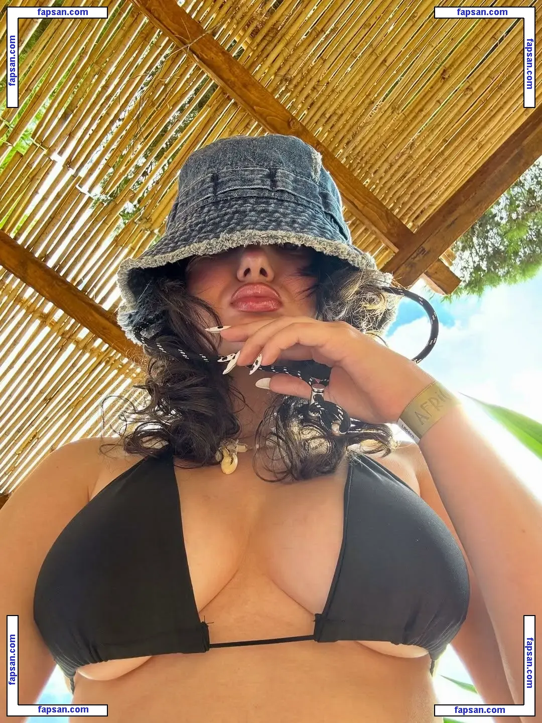 beatheice голая фото #0001 с Онлифанс