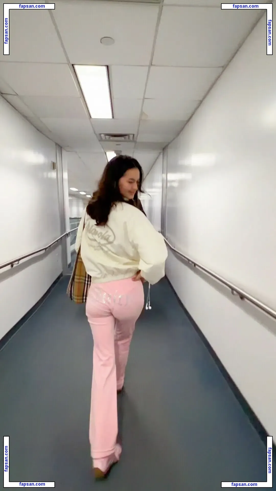 Beca Michie голая фото #0042 с Онлифанс