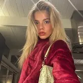 Becca Means голая #0030