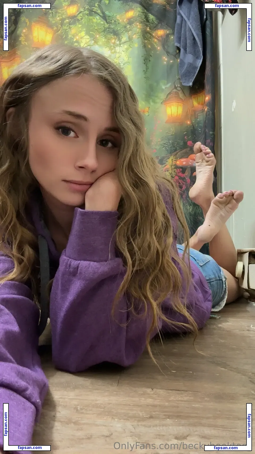 beckybooktoes nude photo #0007 from OnlyFans