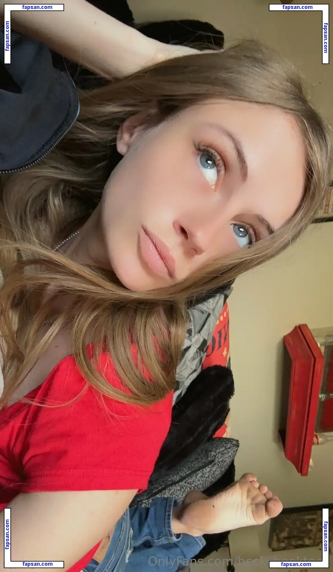 beckybooktoes nude photo #0011 from OnlyFans
