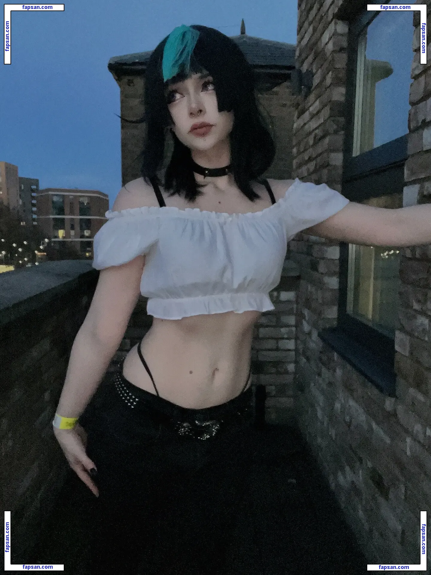 Beezleneezle nude photo #0009 from OnlyFans