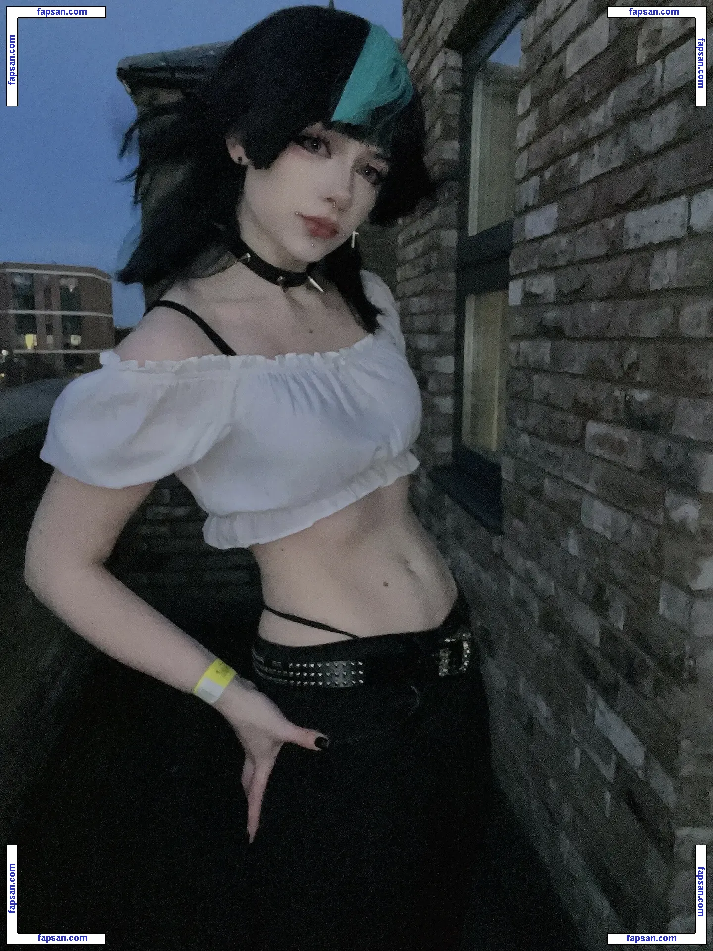 Beezleneezle nude photo #0011 from OnlyFans