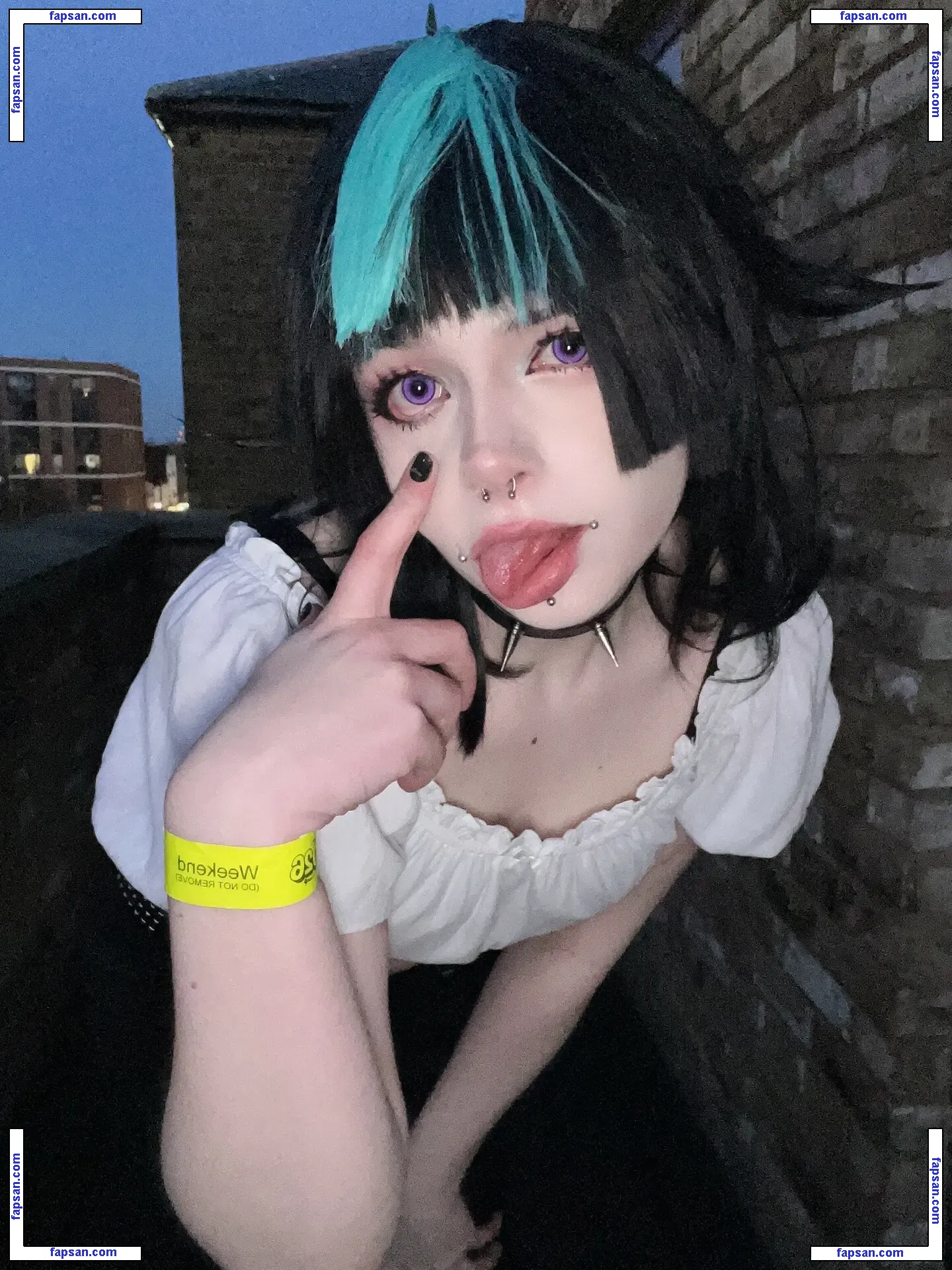 Beezleneezle nude photo #0013 from OnlyFans