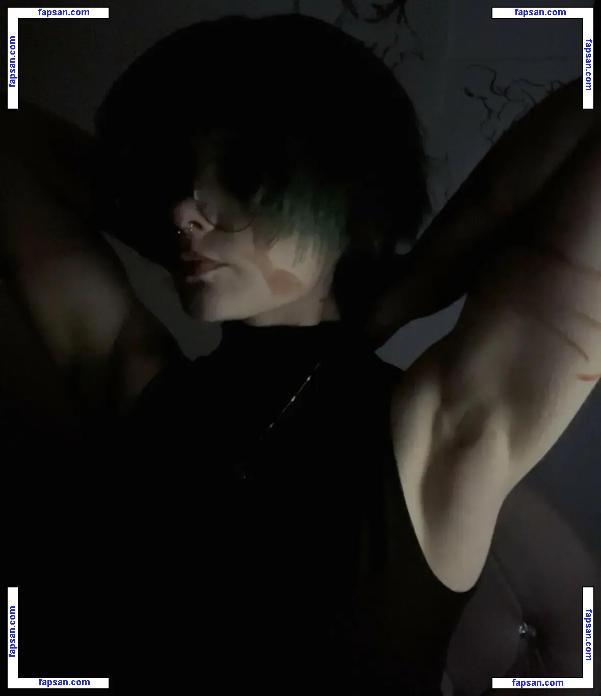 Beezleneezle nude photo #0015 from OnlyFans