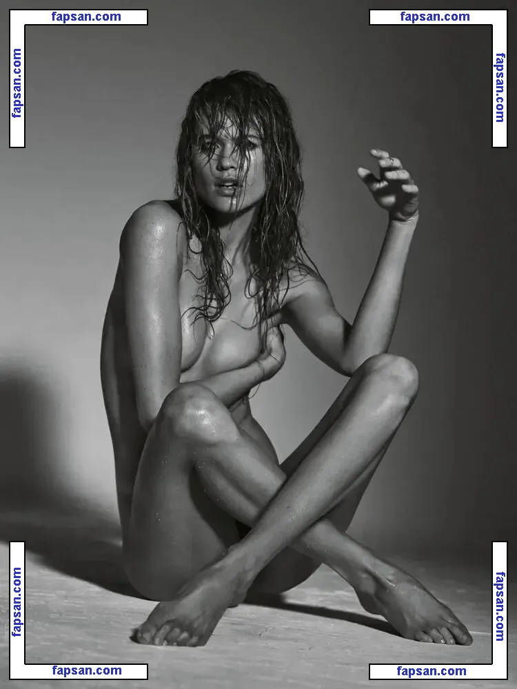 Behati Prinsloo nude photo #0774 from OnlyFans