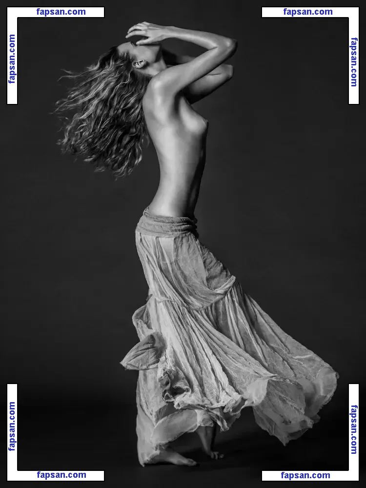 Behati Prinsloo nude photo #0783 from OnlyFans