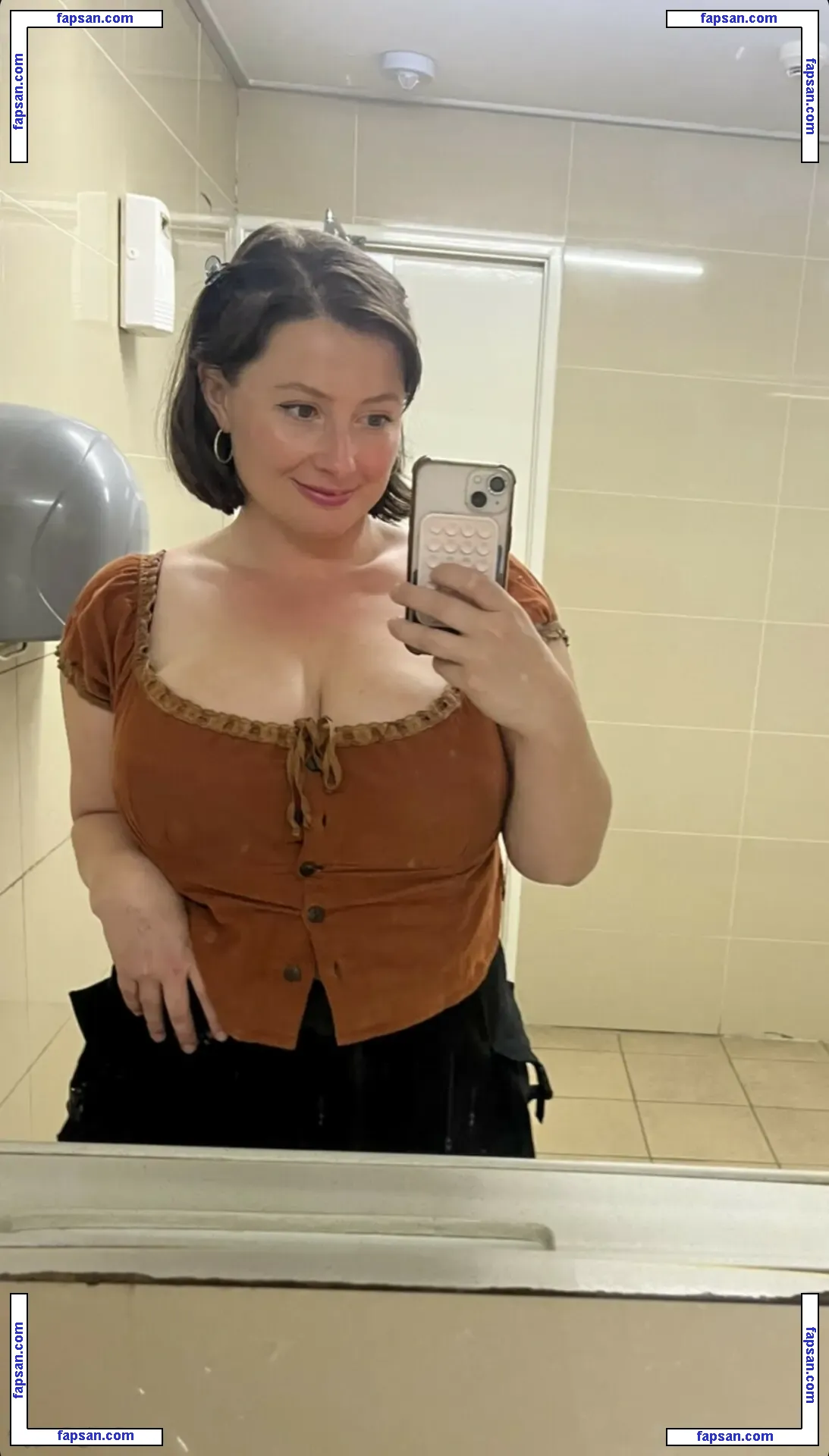 Bel Larcombe / Slice_of_salami_ nude photo #0085 from OnlyFans