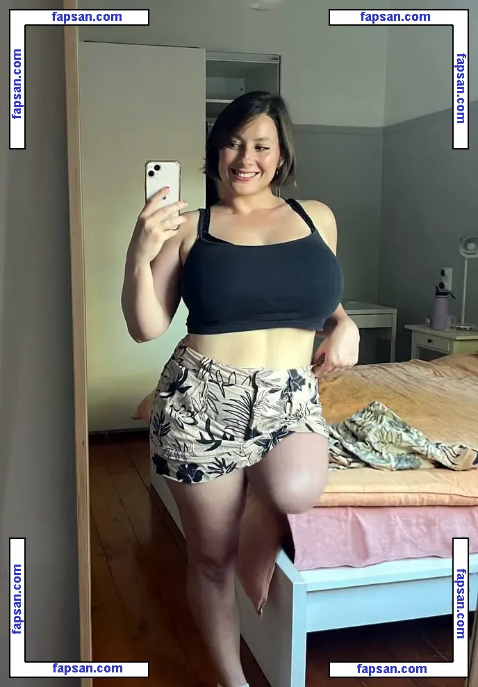 Bel Larcombe / Slice_of_salami_ nude photo #0101 from OnlyFans