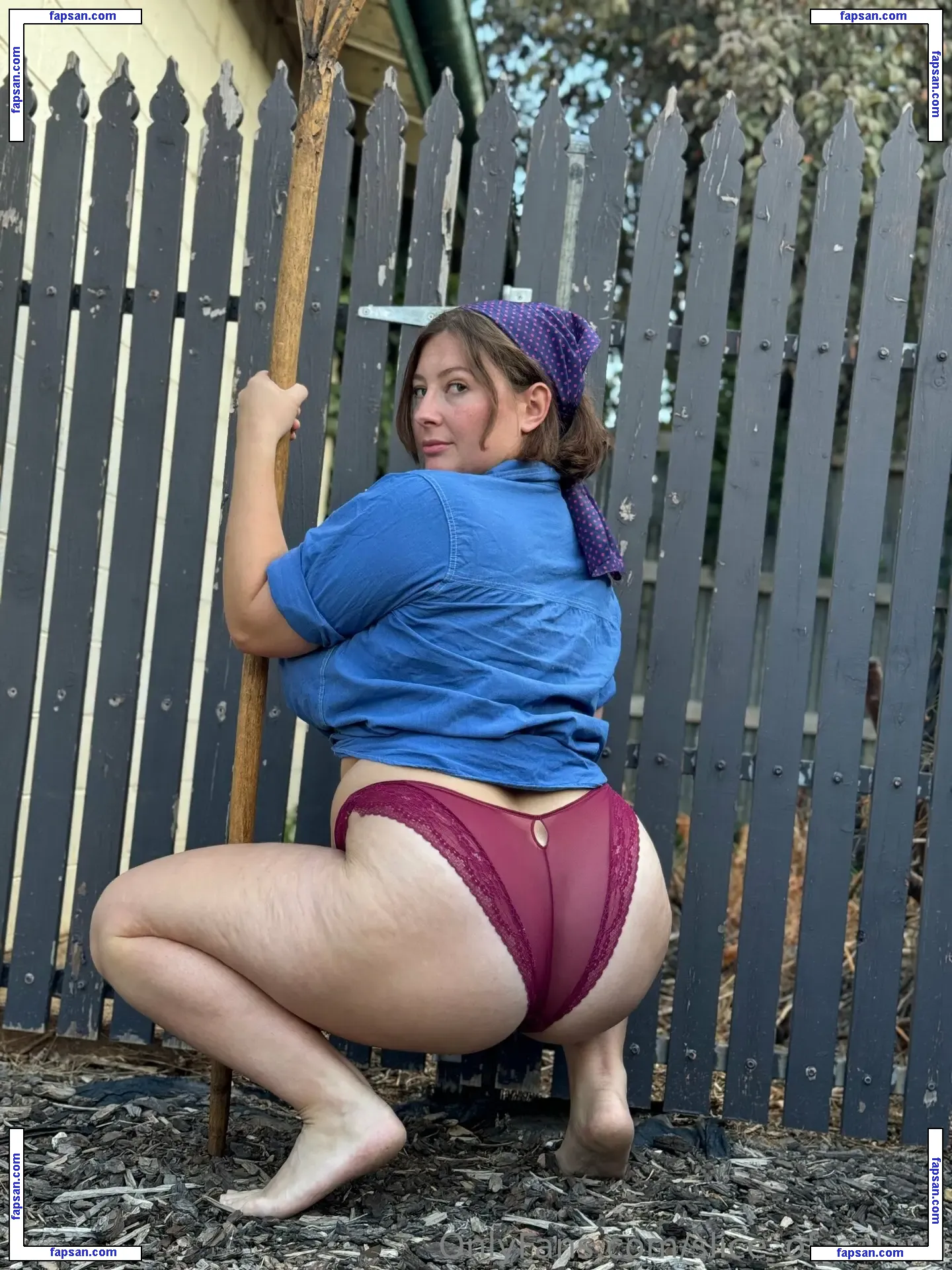 Bel Larcombe / Slice_of_salami_ nude photo #0111 from OnlyFans