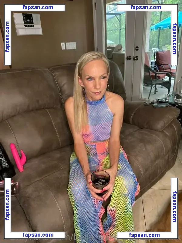 Bella Bare nude photo #0003 from OnlyFans