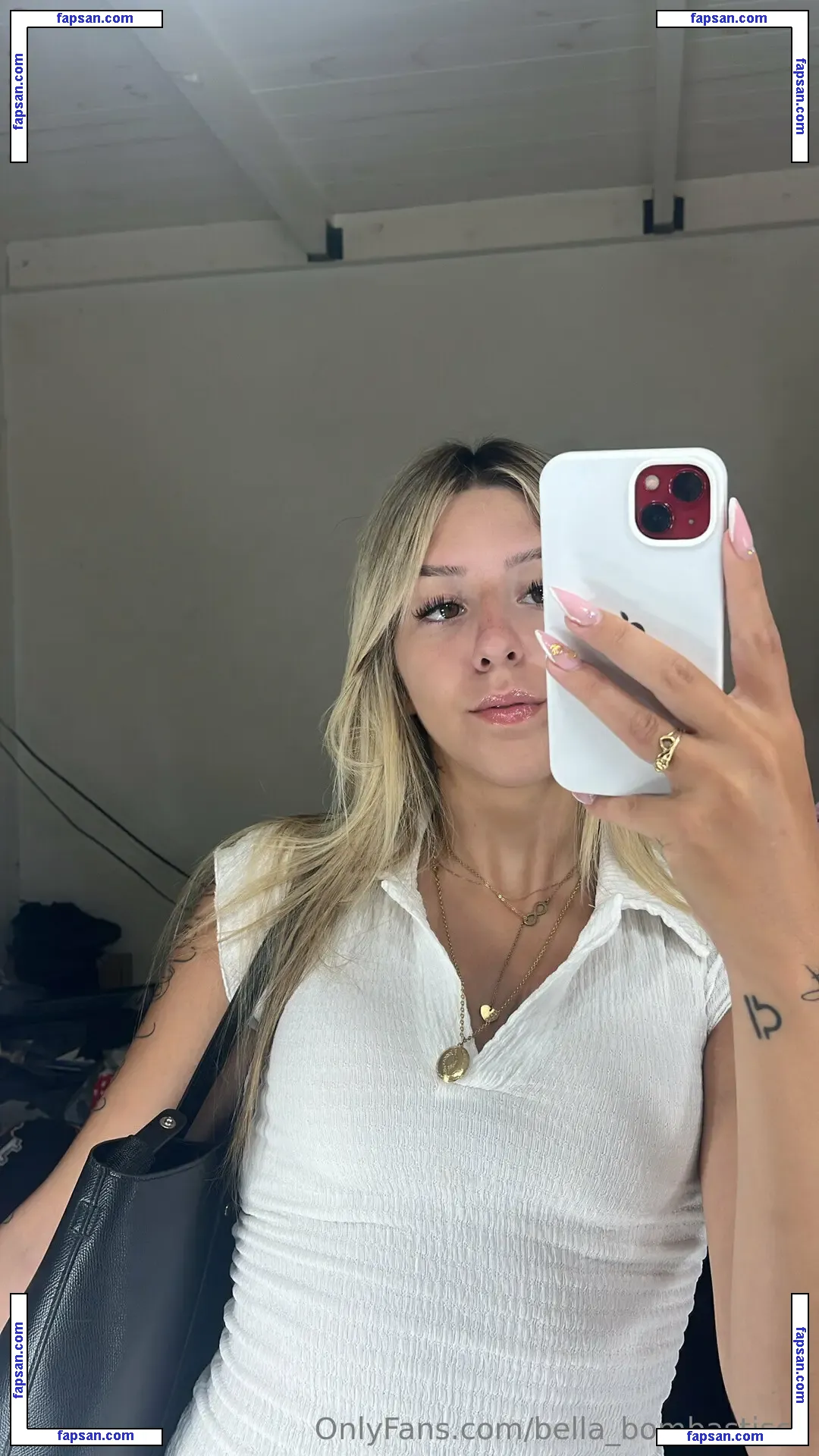bella_bombastisch nude photo #0009 from OnlyFans