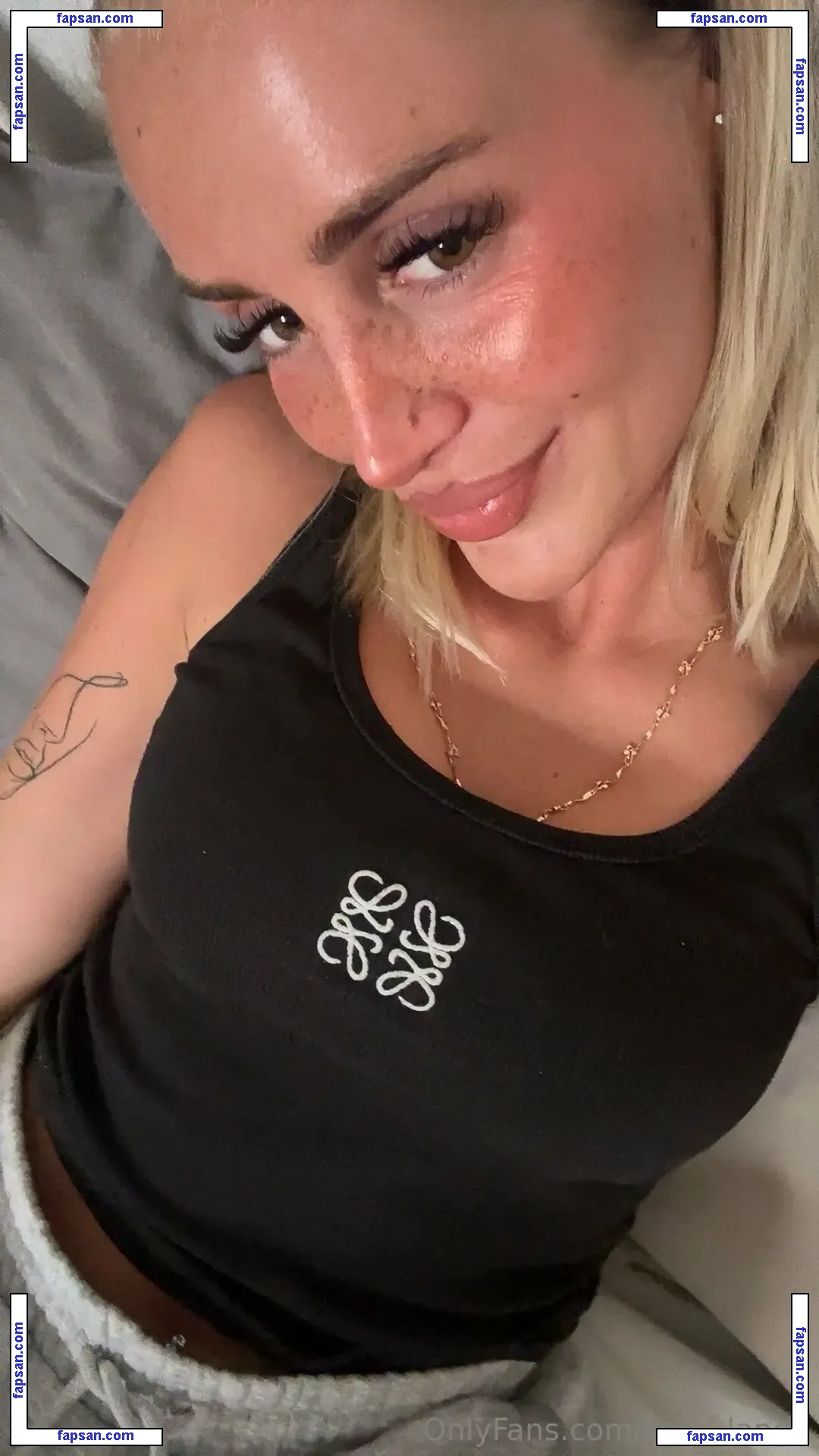bella-lange nude photo #0008 from OnlyFans