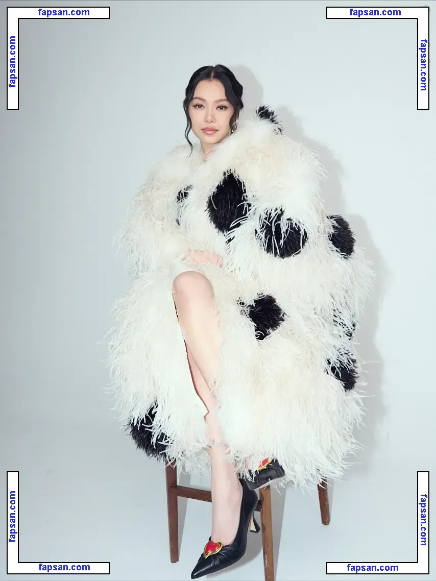 Bella Poarch голая фото #0921 с Онлифанс