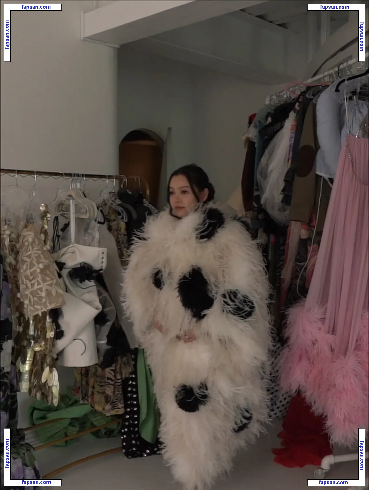 Bella Poarch голая фото #0926 с Онлифанс