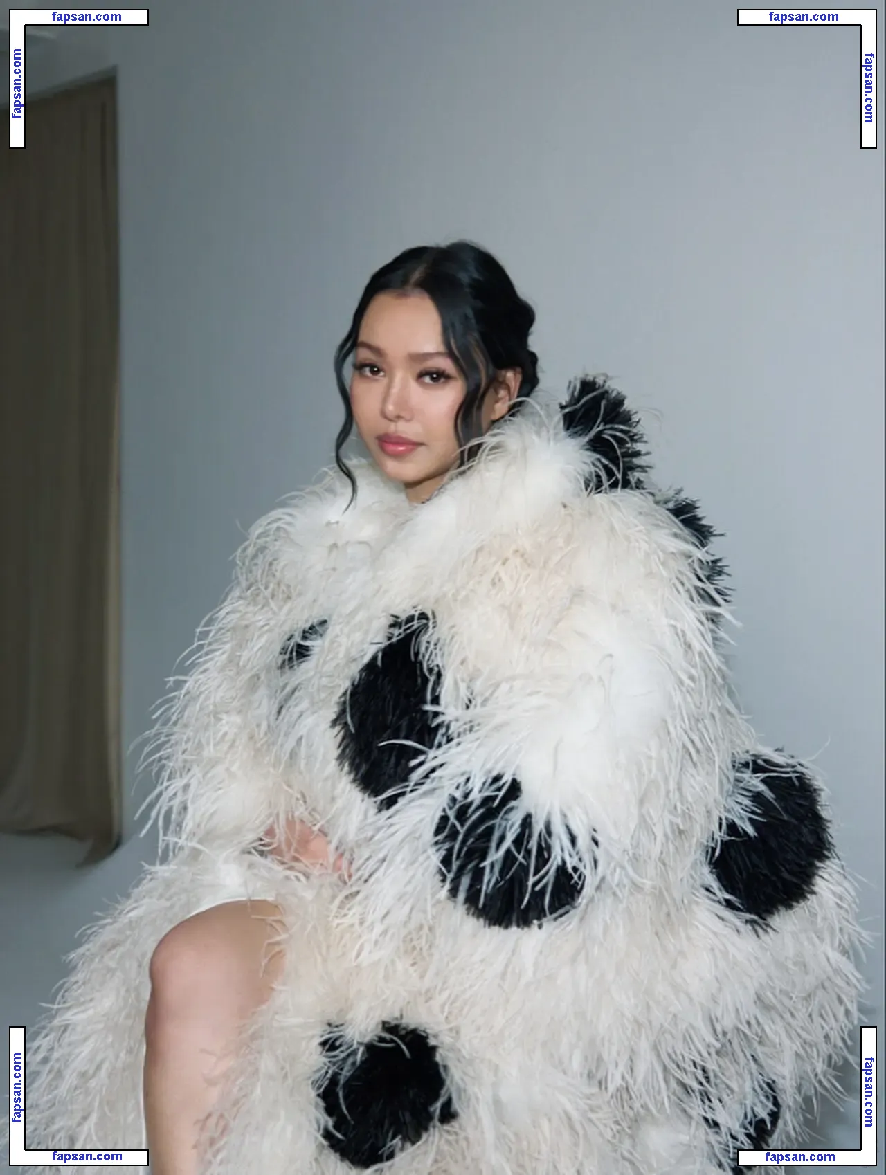 Bella Poarch голая фото #0928 с Онлифанс