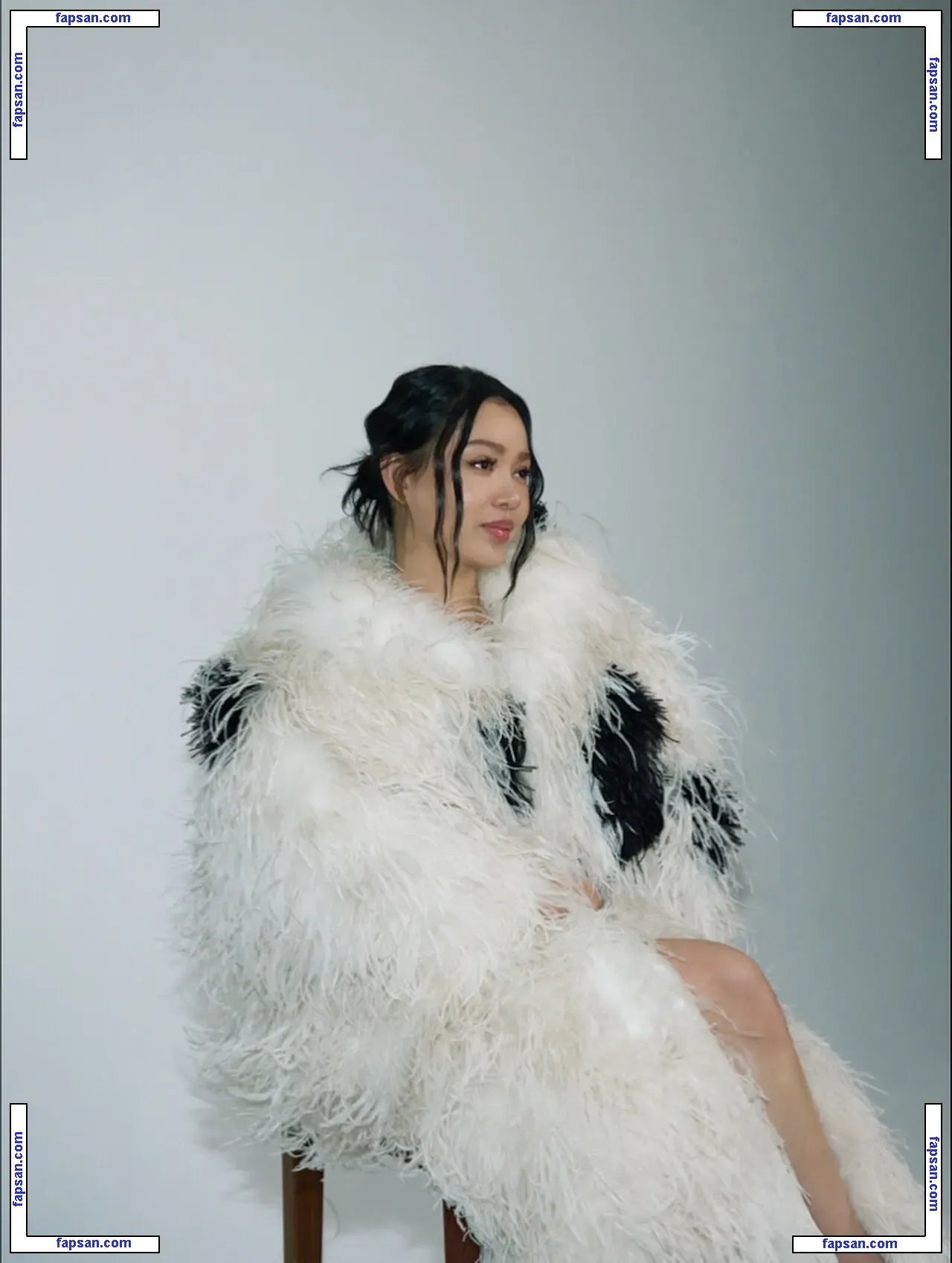 Bella Poarch голая фото #0932 с Онлифанс