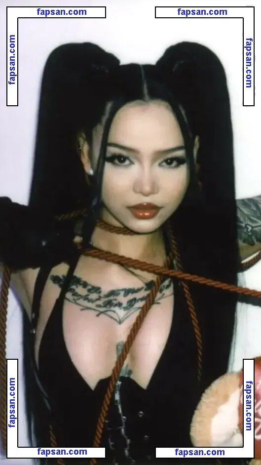 Bella Poarch голая фото #0944 с Онлифанс