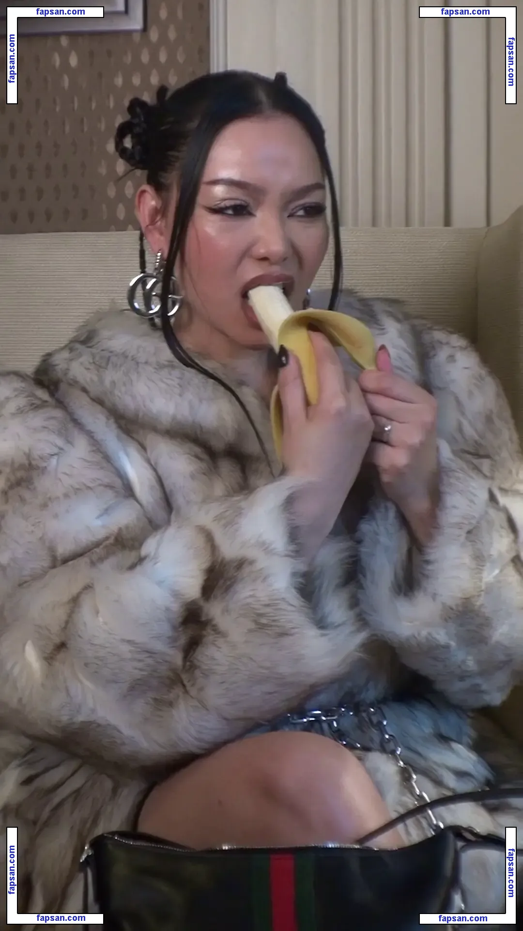 Bella Poarch голая фото #0967 с Онлифанс