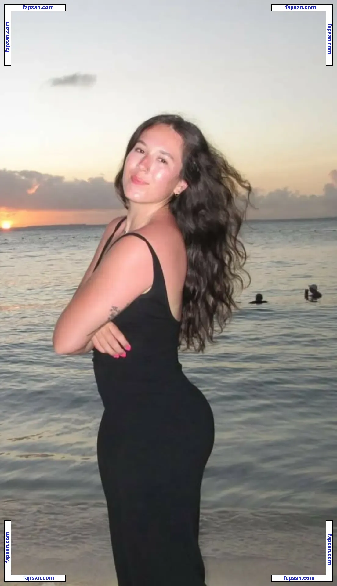 Bella Santry nude photo #0011 from OnlyFans