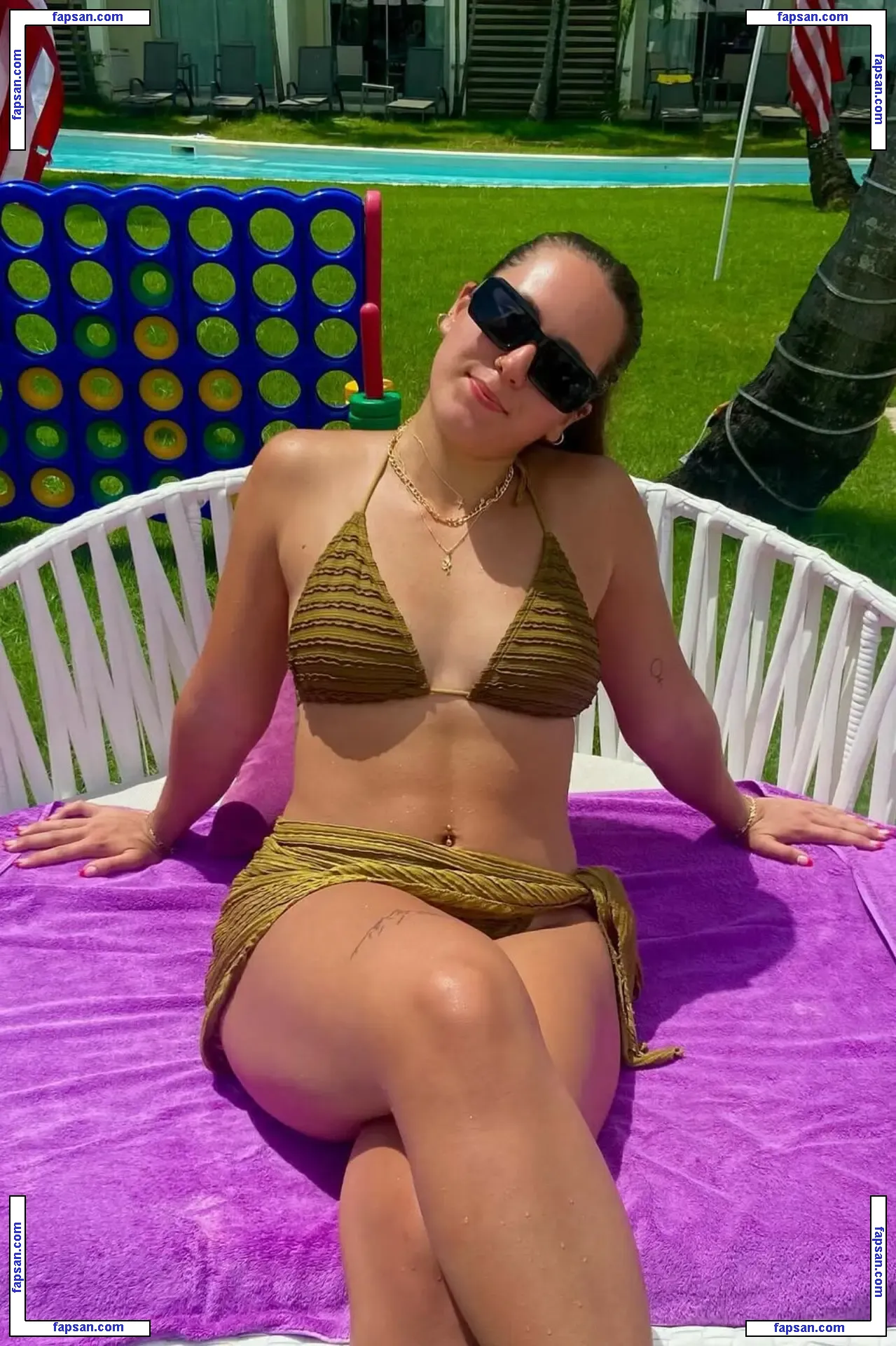 Bella Santry nude photo #0023 from OnlyFans
