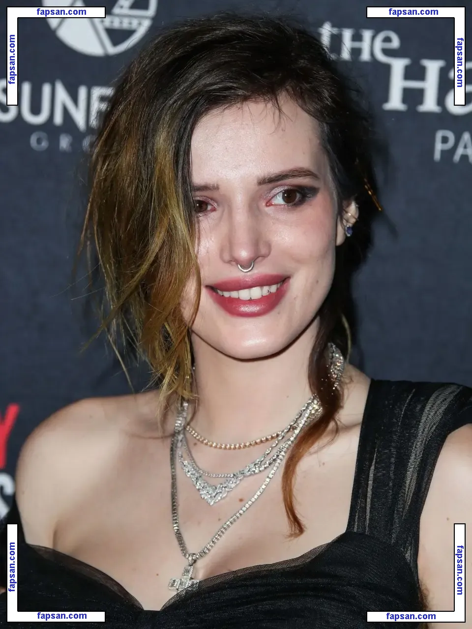 Bella Thorne голая фото #0043 с Онлифанс