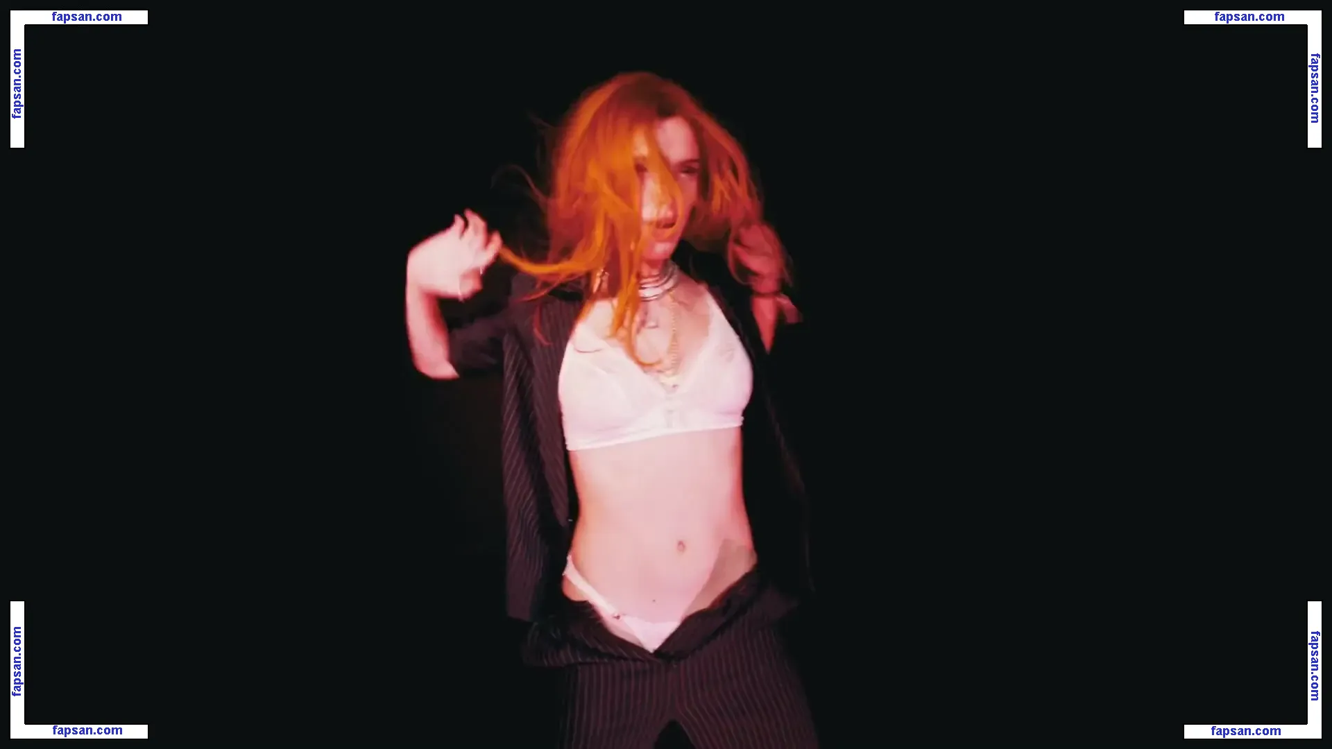 Bella Thorne голая фото #0724 с Онлифанс