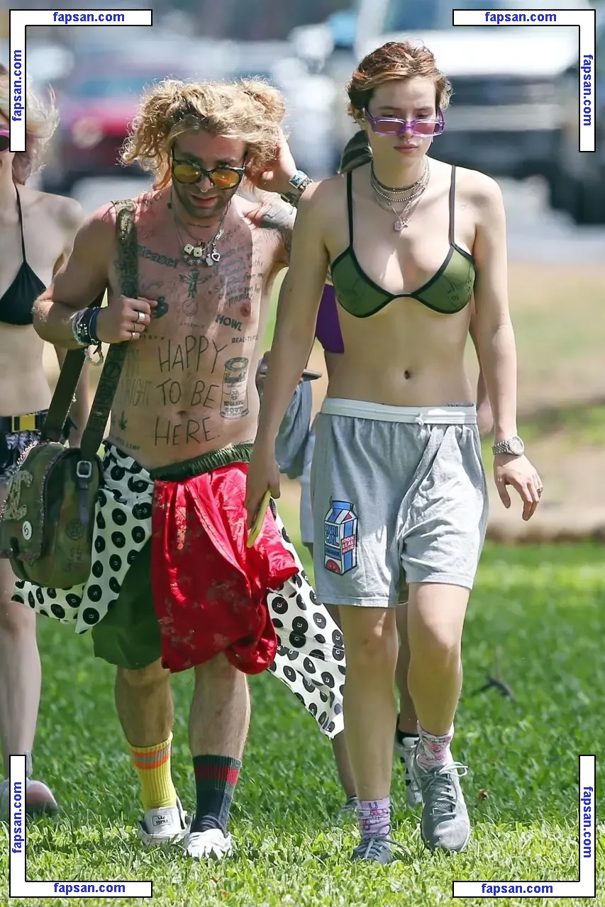 Bella Thorne голая фото #0821 с Онлифанс