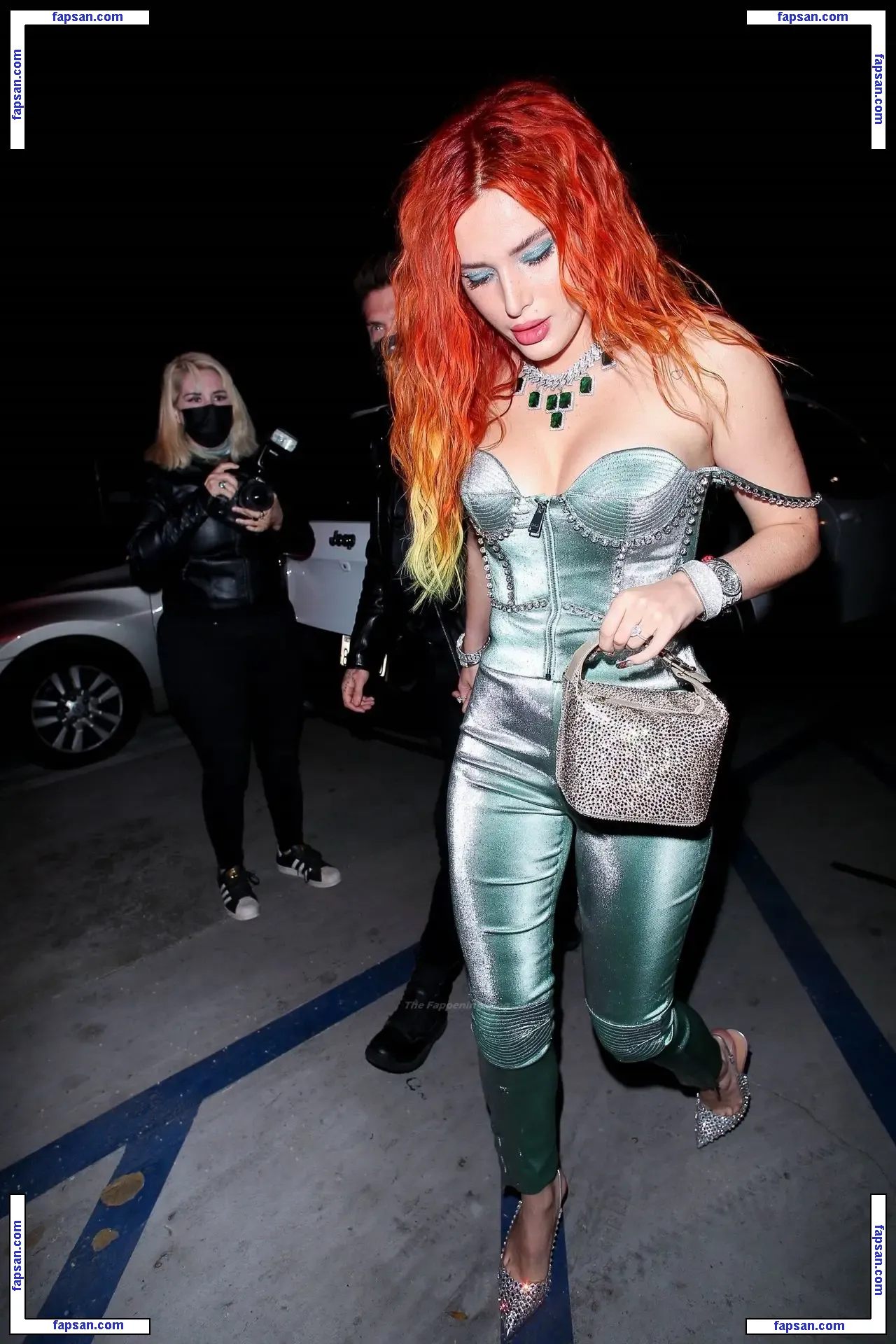 Bella Thorne голая фото #9372 с Онлифанс