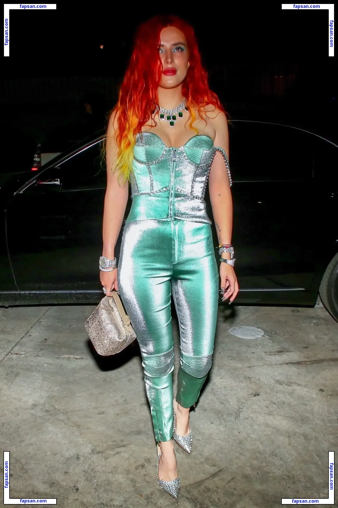 Bella Thorne голая фото #9405 с Онлифанс