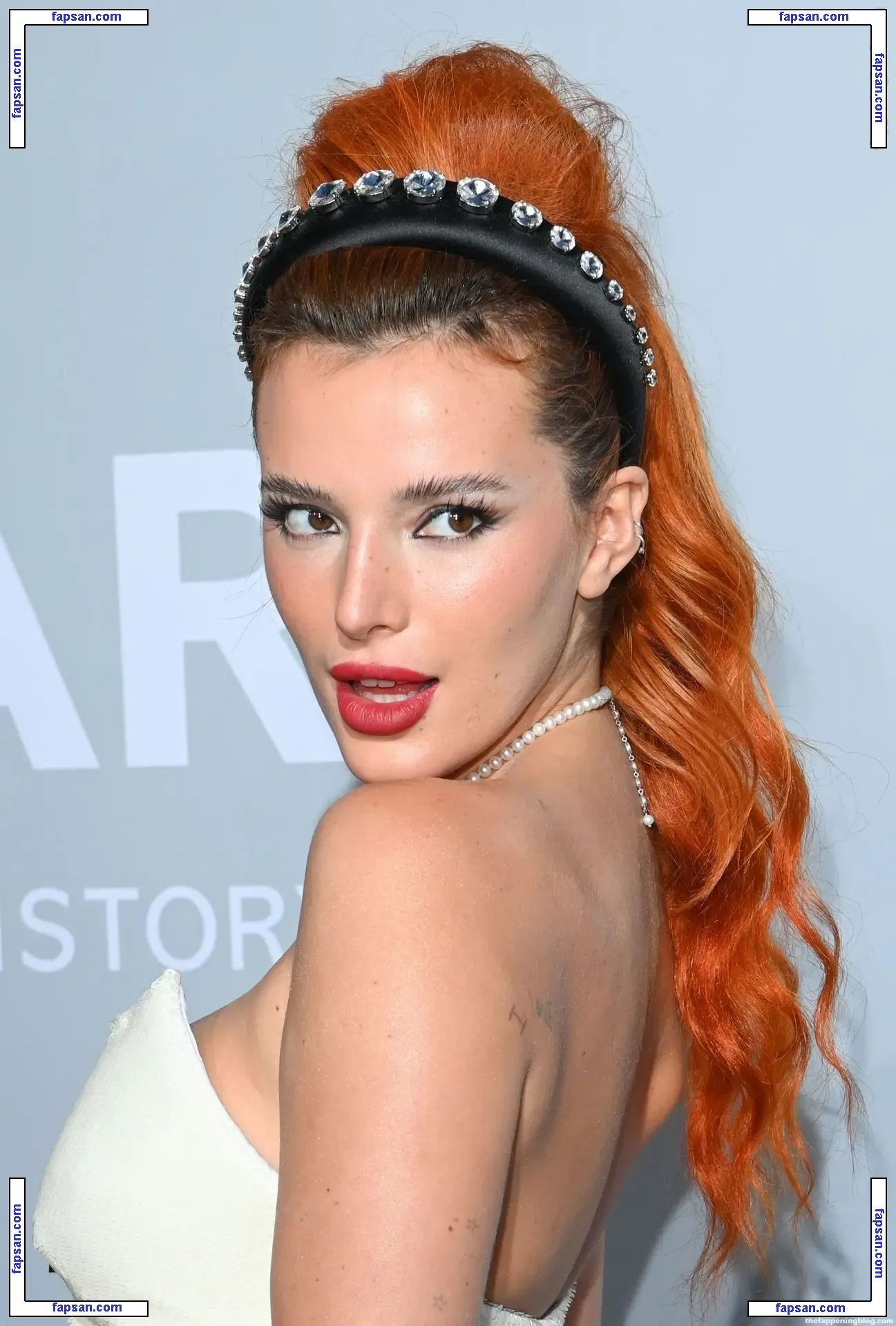 Bella Thorne голая фото #10102 с Онлифанс