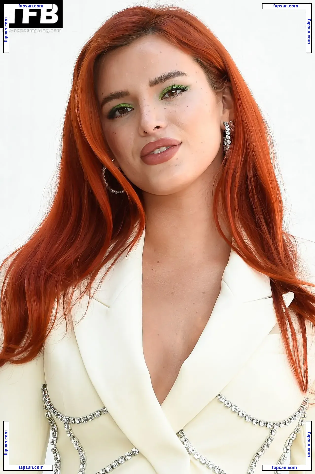 Bella Thorne голая фото #10517 с Онлифанс