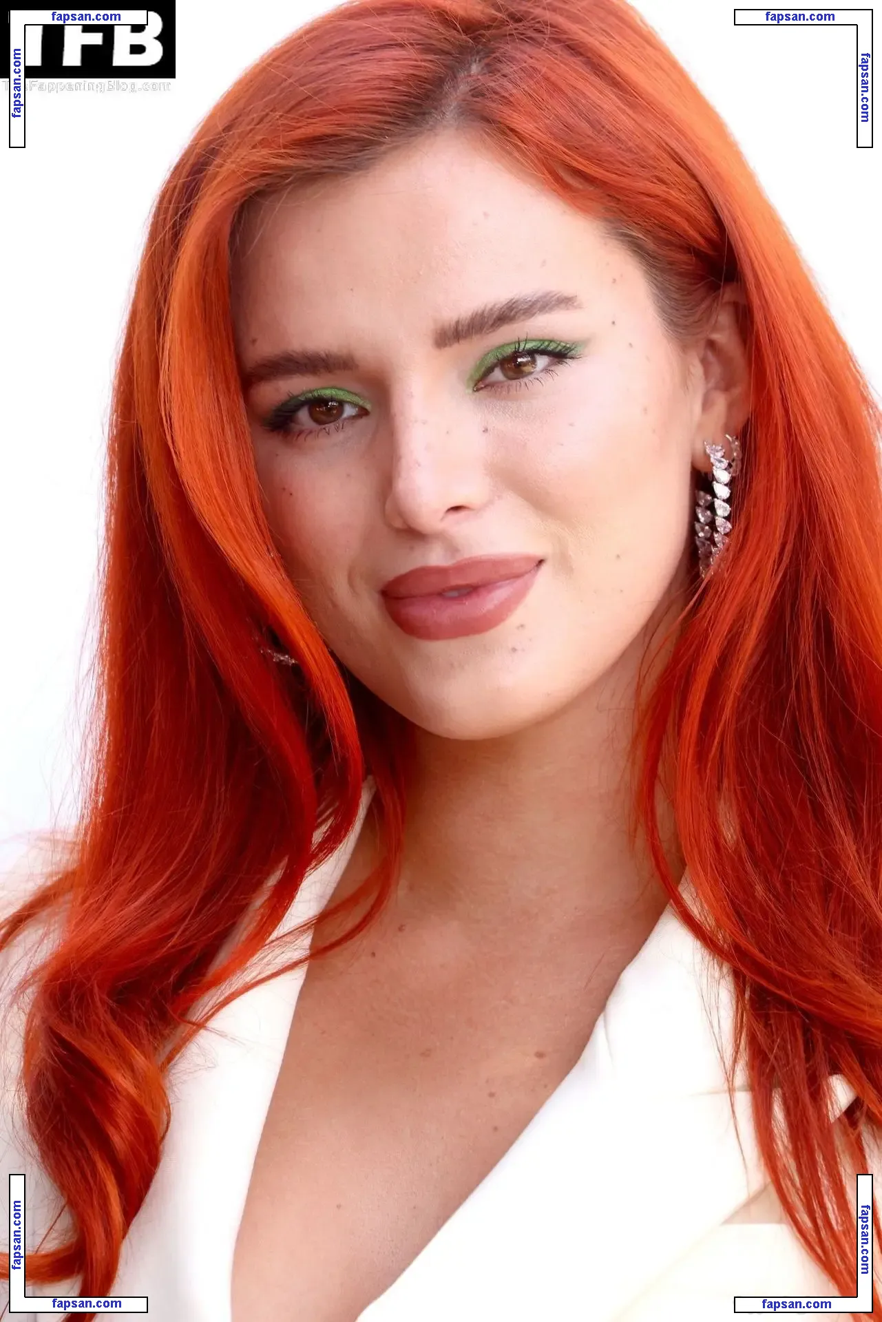 Bella Thorne голая фото #10546 с Онлифанс