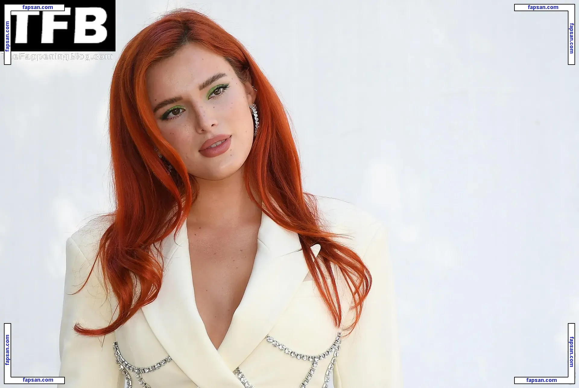 Bella Thorne голая фото #10584 с Онлифанс