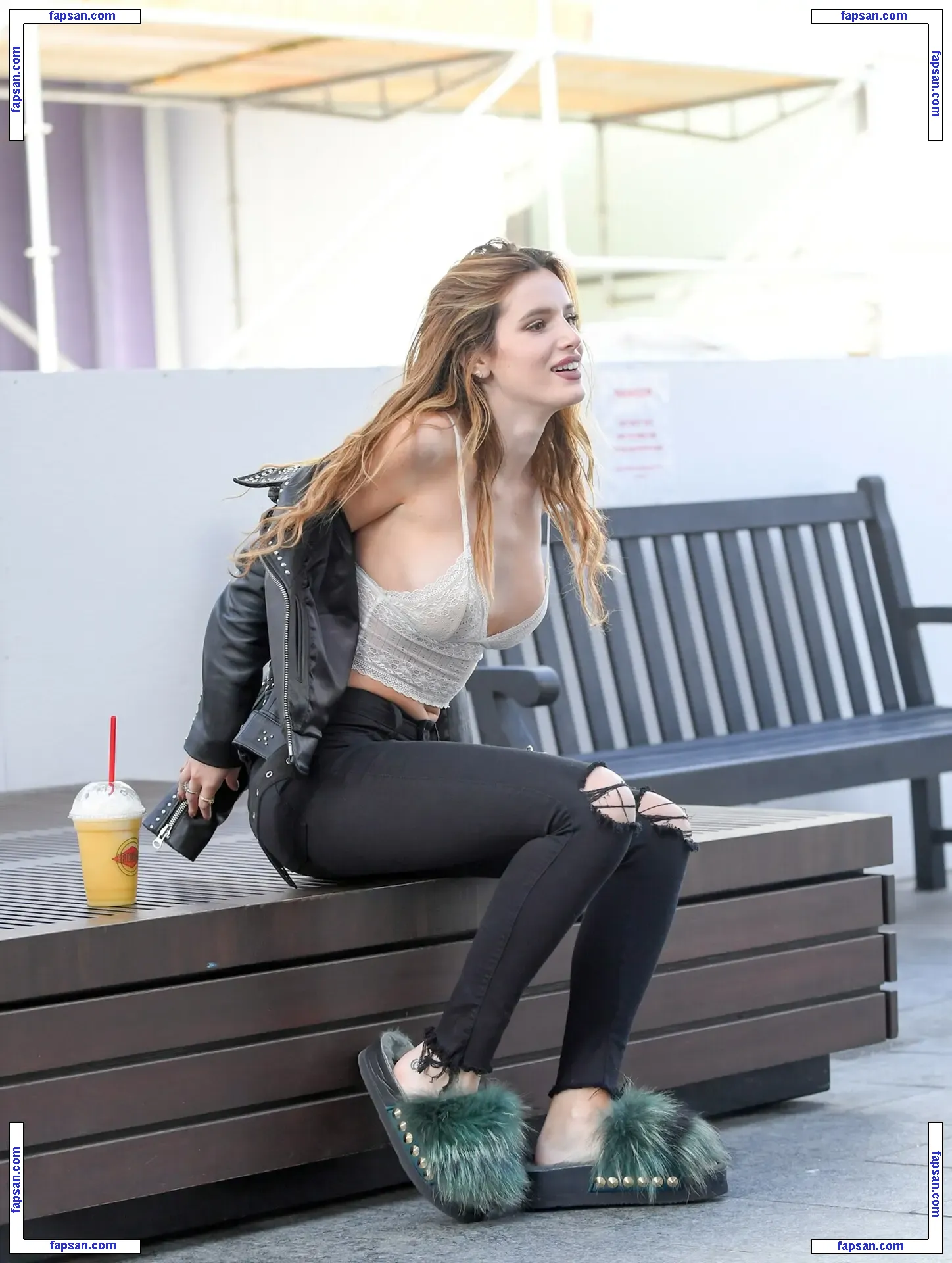 Bella Thorne голая фото #12140 с Онлифанс