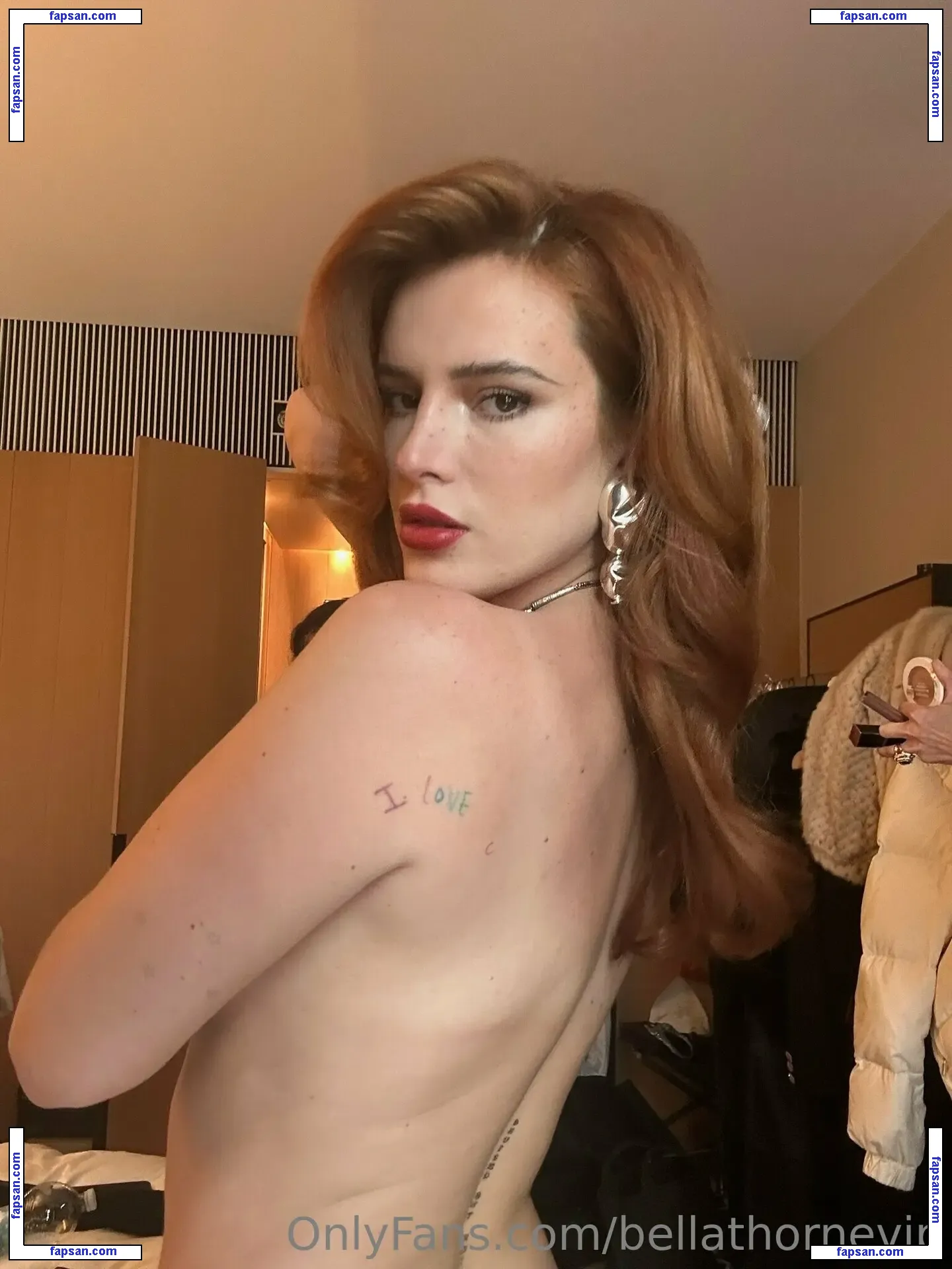 Bella Thorne голая фото #12874 с Онлифанс